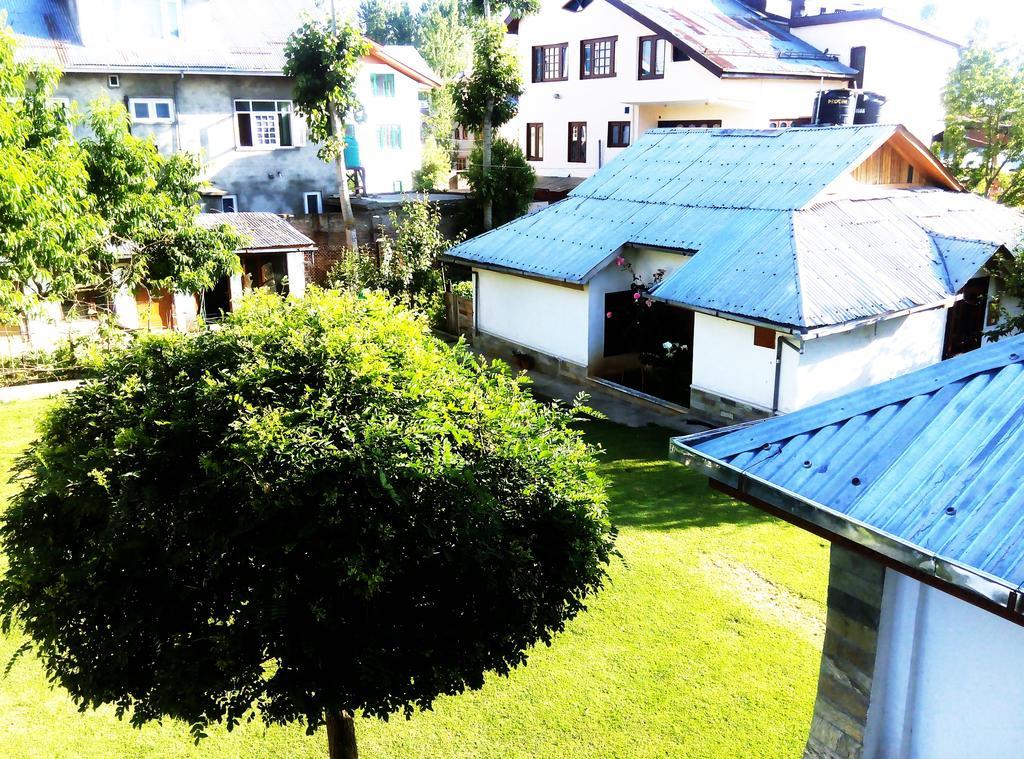 Jeelani Guest House Srīnagar Extérieur photo